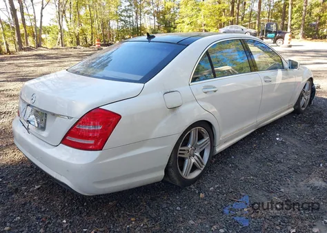 2013 Mercedes-Benz S 550 z USA, uszkodzony, nr VIN WDDNG7DB9DA525974